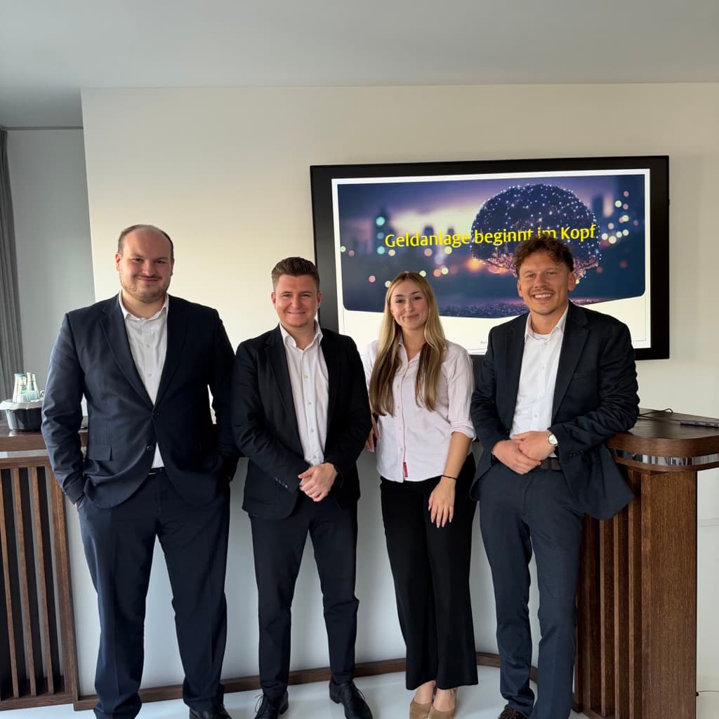 Team beim Kennenlernen und Networking